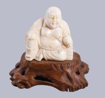 Antik faragott elefántcsont Buddha szobor, fa talpon, m: 5,5 cm