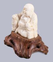 Antik faragott elefántcsont Buddha szobor, fa talpon, m: 5,5 cm