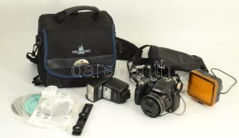 Panasonic Lumix DMC-FZ200 digitális fényképezőgép Leica 1:2,8-4,5 objektívvel, hozzá eredeti vaku, számos tartozék, leírás, fotóstáska, Újszerű állapotban