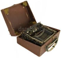 1914-1924 Perkeo táskaírógép, tokjában, magyar nyelvű billentyűzettel, táskájában, összességében jó ...