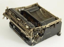 1914-1924 Perkeo táskaírógép, tokjában, magyar nyelvű billentyűzettel, táskájában, összességében jó ...