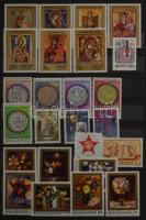 Modern magyar gyűjtemény sok másodpéldánnyal a 60-80-as évekből 5 db A/4 berakóban amiből 3 db 16 la...