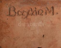 Bogdán M. jelzéssel: Lány kukoricával. cca 1930, mázas kerámia, jelzett, sérüléssel, m: 17,5 cm