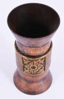 Iparművészeti Vállalat váza. Jelzés nélkül, réz, kopással, m: 17,5 cm