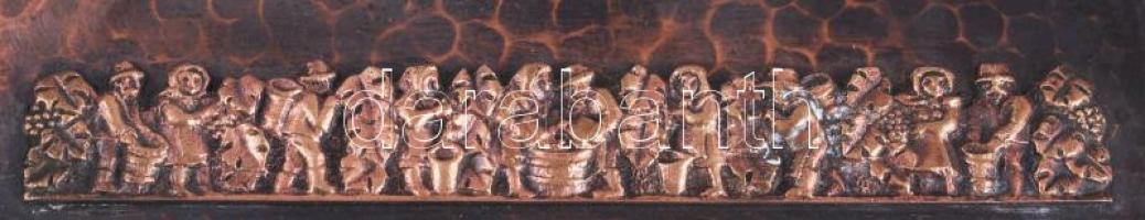 Iparművészeti réz díszdoboz, szüreti jelenettel, 9,5x21 cm