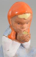 cca 1930/50 Almát evő kislány. Mázas kerámia, jelzés nélkül, felületi sérüléssel, m: 12,5 cm