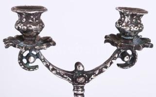 Antik ón puttó figurás kétágú gyertyatartó, m: 29 cm