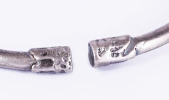 Ezüst (Ag) antik karperec, jelzés nélkül, d: 4,5 cm, nettó: 6,3 g