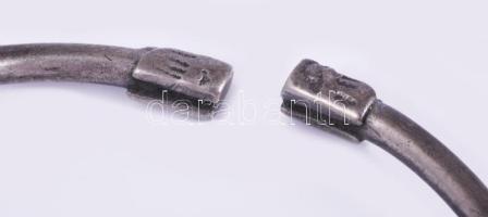 Ezüst (Ag) antik karperec, jelzés nélkül, kis deformációval, d: 4,5 cm, nettó: 6,2 g