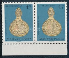 1969 Bélyegnap (42.) 1,50Ft ívszéli pár a jobb oldali bélyegen fekete pont az értékszám alatt