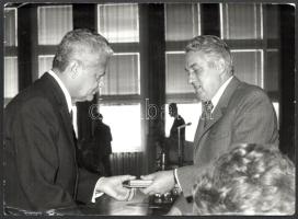 1972-1974 Vintze Ernő, a balatonlellei SZOT üdülő vezetőjének 2 db gépirata (Önéletrajz, "Vissz...