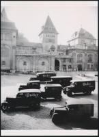 1932 Budapest, Kőbánya, a Dreher sör kiszállító furgonjai, 1 db modern nagyítás, jelzés nélkül, 21x15 cm