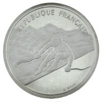 Franciaország 1989. 100Fr Ag "XVI. Téli Olimpia - Albertville 1992 - Alpesi síelés (lesiklás)" tanúsítvánnyal, kapszulában, dísztokban T:PP France 1989. 100 Francs Ag "16th Winter Olympics - Albertville 1992 - Alpine Skiing" with certificate, in capsule and display case C:PP Krause KM#971