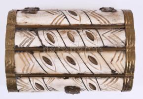 Tevecsont díszdoboz, réz szerelékkel, 11x14 cm