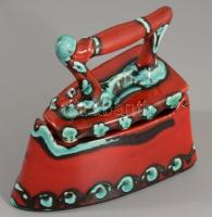 Mázas kerámia vasaló asztaldísz, 15x14 cm