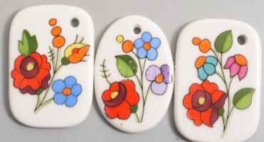 Kalocsai Porcelán 3 darab medál, jelzett, hibátlan, 4,5x3 cm alatt