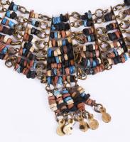 2 darab régi egyiptomi nyakék és hiányos fülbevaló pár