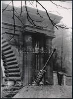 cca 1944-1945 Budapest, légvédelmi üteg az alagútnál, 1 db modern nagyítás, jelzés nélkül, 21x15 cm