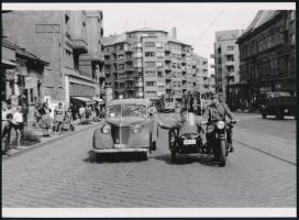cca 1952 Budapest, a Mártírok útján közúti ellenőrzés, 1 db modern nagyítás, jelzés nélkül, 15x21 cm