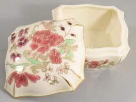 Zsolnay aranykontúrozott virágmintás bonbonier, jelzett, hibátlan, 10,5x10,5 cm