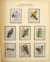 Magyar gyűjtemény az 1966-1969 közötti időszakból előnyomott albumban, filázva. Benne blokkok is