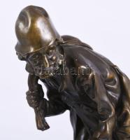 Bruno jelzéssel: Hobo kutyával. Patinázott bronz szobor, márvány talapzaton, m: 25 cm