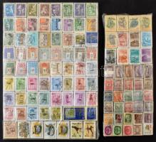 109 db magyar bündli, benne régi, modern és képes kiadások is, 1 db műanyag és egy kis papír tálcán