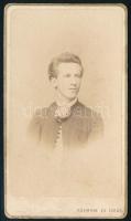 cca 1865 Prihradny Oszkár Ödön (1848-1925) közjegyző, polgármester, keményhátú fotó Kozmata és Társa pesti műterméből, 10,5×6,5 cm
