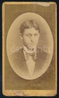 cca 1875 Férfiportré, keményhátú fotó Deák László kalocsai műterméből, sérült, 10,5×6,5 cm