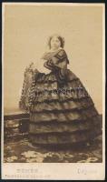 cca 1860 Louise Marie Thér?se d'Artois (1819-1864) francia hercegnő, pármai régensnő portréja, keményhátú fotó, 10,5×6,5 cm