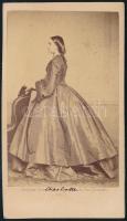 cca 1860 Sarolta királyi hercegnő (1840-1927) a Szász-Coburg-Gothai hercegi családból, mexikói császárné, keményhátú fotó, 10,5×6,5 cm