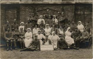Budapest VII. Hernád utcai hadikórház, első világháború, német katonák és nővérek csoportképe / WWI Austro-Hungarian K.u.k. and German military hospital, injured soldiers nurses group. Kövessy photo (EK)