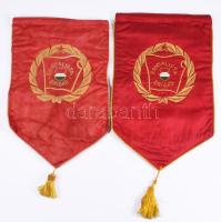 2 darab szocialista brigádzászló, 37x24 cm