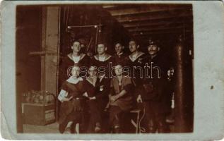 1918 Hadihajó személyzete / K.u.k. Kriegsmarine Matrose / crew of a WWI Austro-Hungarian warship, Navy mariners. photo (EB)
