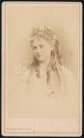 cca 1870 Christina Nielsson (1838-1902) svéd opera-énekesnő, keményhátú fotó Bergamasco szentpétervári műterméből, 10,5×6,5 cm