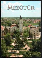 Karsainé Szabó Judit, Korcsok Anita (szerk.): Mezőtúr (magyar-angol-német). Mezőtúr, 2019., Mezőtúr Város Önkormányzata. Kiadói kartonált papírkötés.