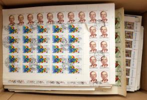 Kb 3-400 db modern képes teljes ív, sok motívummal, javarészt hajtott, dobozban