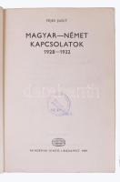 Értekezések a történeti tudományok köréből 3 kötete (80, 91, 93):
Zimányi Vera: Magyarország az eur...