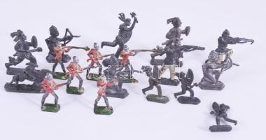 18 darab ólomfigura, m: 5,5 cm alatt