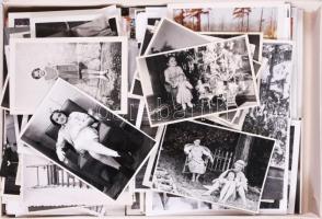 Vegyes családi fotók, kb. 210 db, dobozban