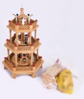 Háromszintes karácsonyi forgó, gyertyák hője mozgatja, sérült dobozában, m: 36 cm