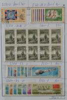 30 db nagyalakú cserefüzet régi és modern magyar bélyegekkel, kevés kivéttel dobozban