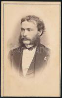cca 1873 Férfiportré, keményhátú fotó Adéle bécsi műterméből, 10×6 cm