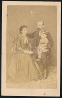 cca 1867 Családi portré, keményhátú fotó London Zsigmond ungvári műterméből, 10,5×6,5 cm