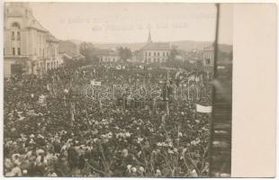 Gyulafehérvár, Karlsburg, Alba Iulia; O vedere partiala din Marea Adunare Nationala din Albaiulia la 6. Mai 1928. / Az 1918-as Román nemzeti nagygyűlés 10. évfordulója alkalmából tartott ünnepség / Celebration on the occasion of the 10th anniversary of the Romanian National Assembly of 1918 in Alba Iulia. photo (fl)
