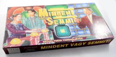 Mindent vagy semmit! műveltségi társasjáték, dobozában.