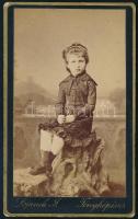 cca 1883 Gyerekportré, keményhátú fotó Lojanek János nagyváradi műterméből, 10,5×6,5 cm