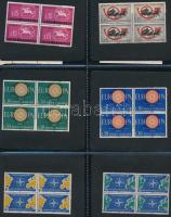 Gyűrűs berakó 23 db 8 férőhelyes és 17 db 12 férőhelyes tartóval, utóbbiban 100 db olasz postatiszta...