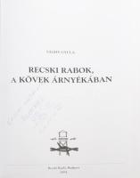 Sághy Gyula: Recski rabok, a kövek árnyékában. Bp., 2004, Recski Kiadó. Kiadói kartonált papírkötés....