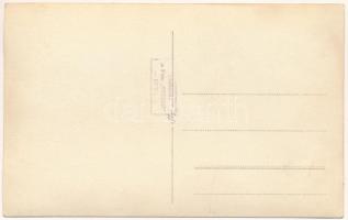 Déva, vendéglő, üzlet télen, emberek szánon / inn, shop in winter, people on sleds, winter sport. Fo...